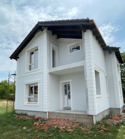 Casă individuală cu 4 camere cu Canalizare în Sacoșu Turcesc