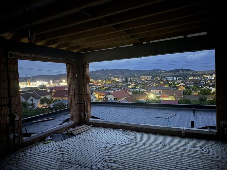 Apartament cu 3 camere decomandat în Petru Rareș