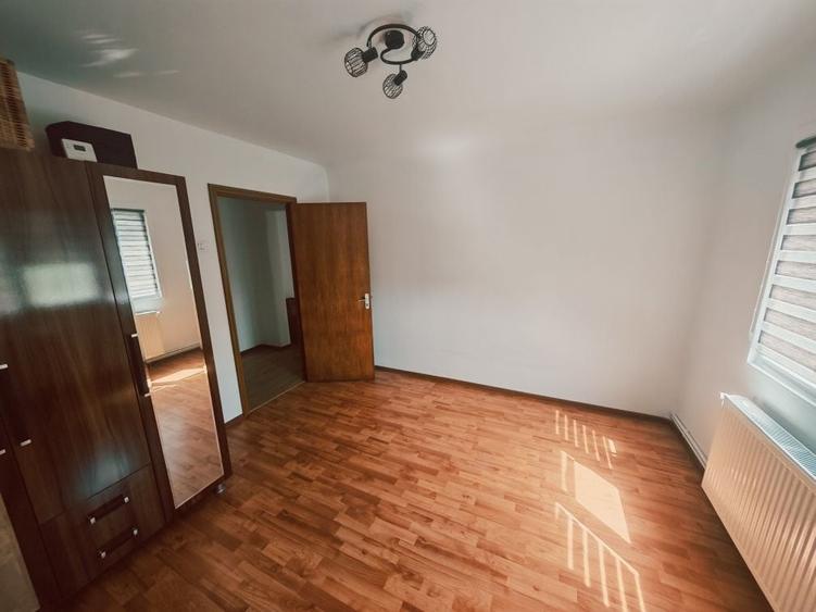 Apartament cu 3 camere decomandat în Mofleni