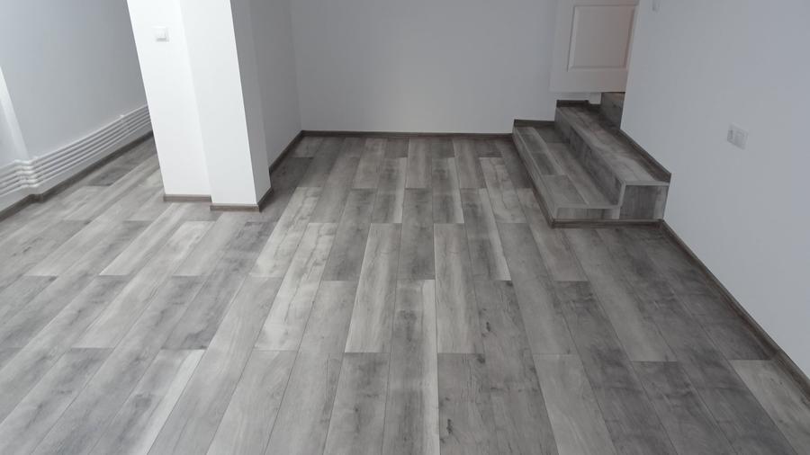 Casă cu 6 camere cu Garaj în Împăratul Traian