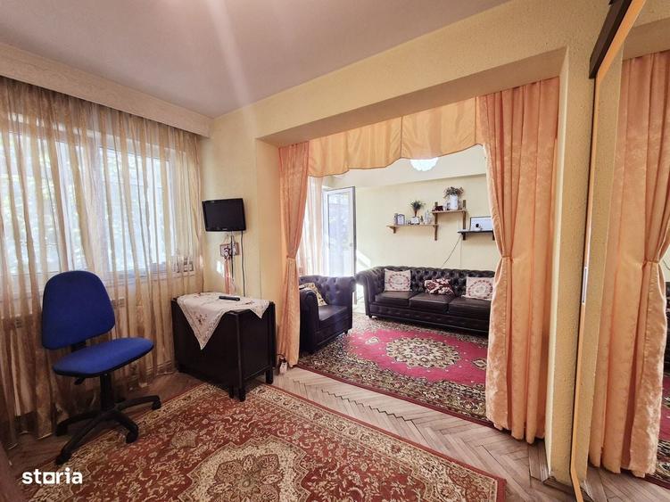 Apartament cu 3 camere semidecomandat în Mărăței