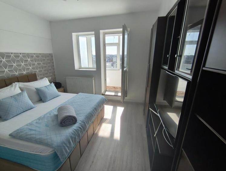Apartament cu 3 camere decomandat în Trocadero