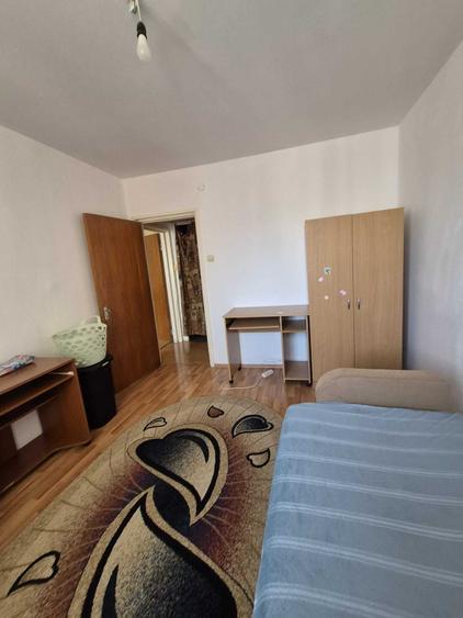 Apartament cu 2 camere semidecomandat în Griviței