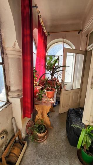 Apartament cu 4 camere semidecomandat în Iancului
