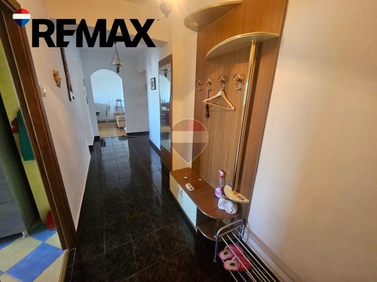 Apartament cu 3 camere decomandat, mobilat în Ultracentral
