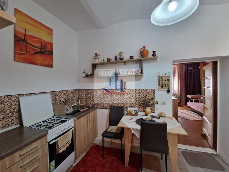 Apartament cu 2 camere decomandat în Central