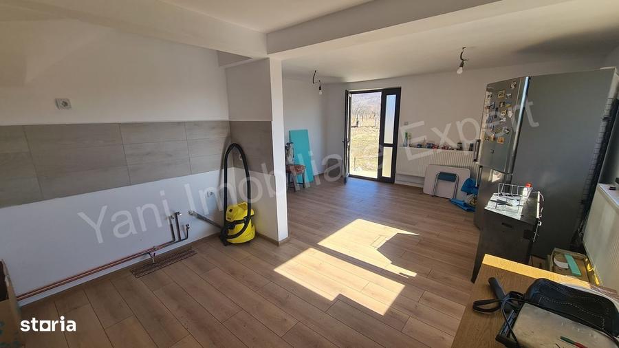Casă cu 3 camere în Stănești