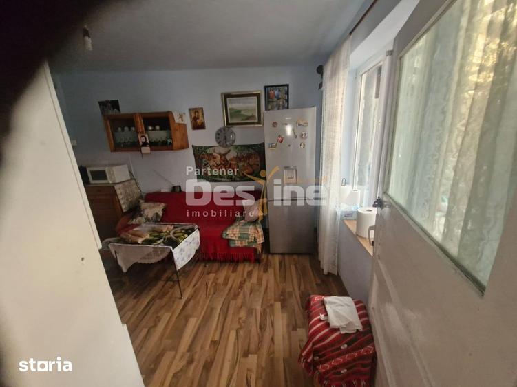 Casă cu 6 camere cu Canalizare în Central