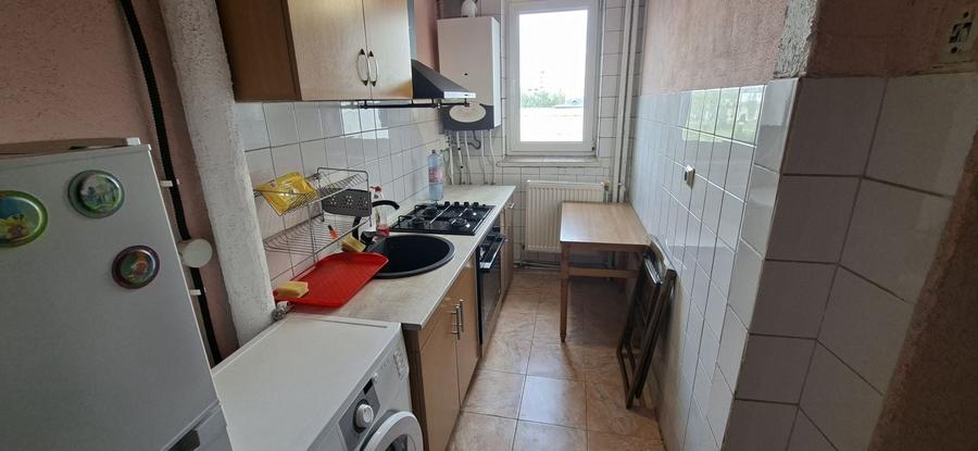 Apartament cu 3 camere semidecomandat în Alexandru cel Bun