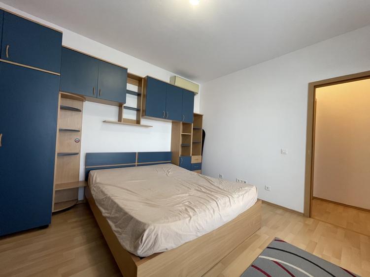 Apartament cu 3 camere semidecomandat, mobilat în Titan