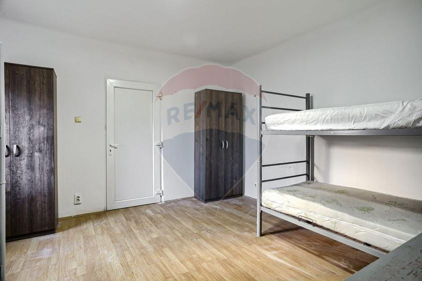 Casă individuală cu 6 camere cu Teren 450 Mp în Aurel Vlaicu