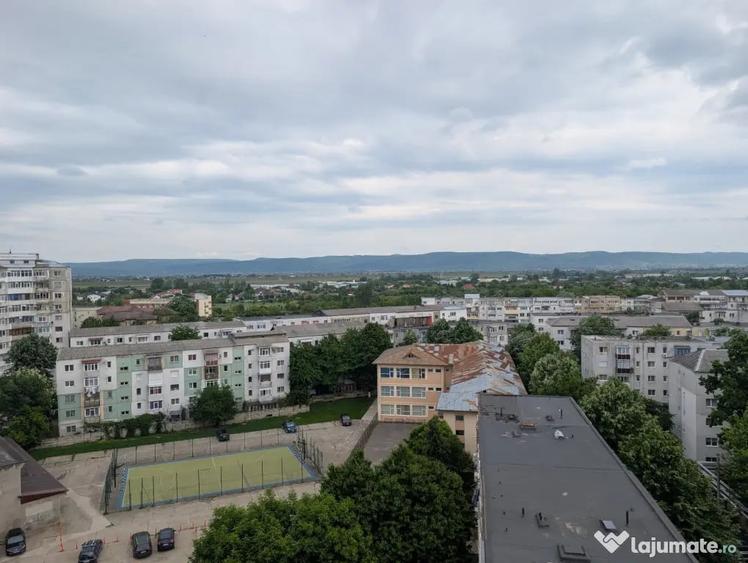 Apartament cu 3 camere decomandat în Alecu Russo
