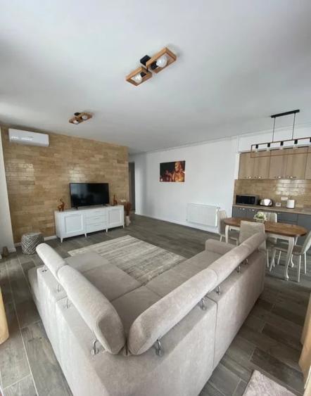 Apartament cu 2 camere decomandat, mobilat în Tomis Nord