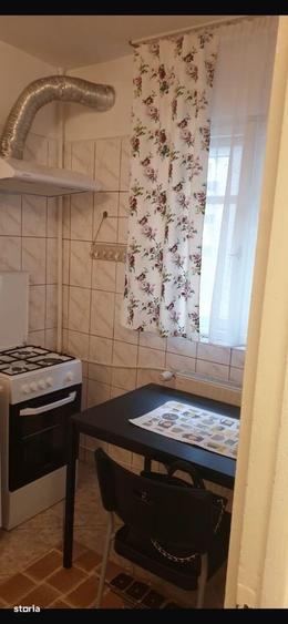 Apartament cu 3 camere decomandat în Tineretului
