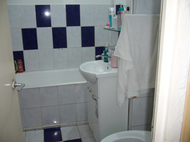 Apartament cu 2 camere decomandat în Cornișa