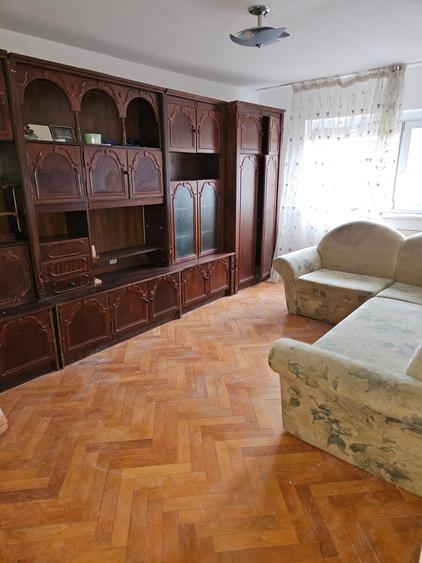 Apartament cu 3 camere decomandat, mobilat în Lipovei