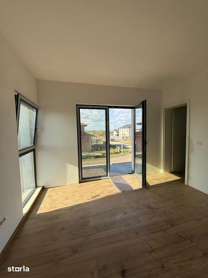 Casă cu 5 camere cu Teren 300 Mp în Moșnița Nouă