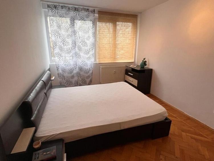 Apartament cu 3 camere semidecomandat în Câmpia Libertății