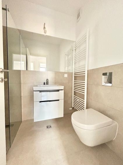 Apartament cu 4 camere decomandat în Băneasa