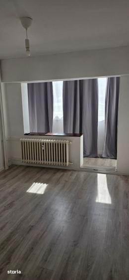 Apartament cu 3 camere decomandat în Obor