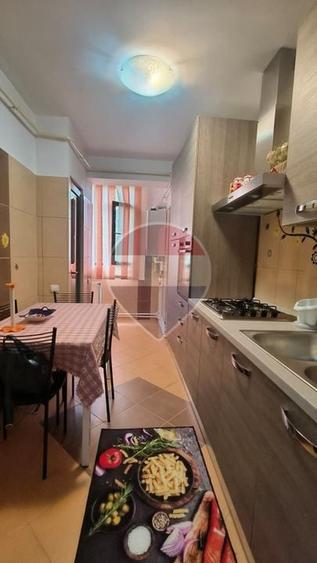 Apartament cu 2 camere decomandat, mobilat în Micro 13