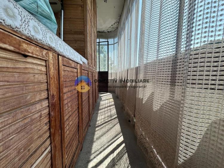 Apartament 3 camere de vânzare - Zona Centrală / 2 băi - 17