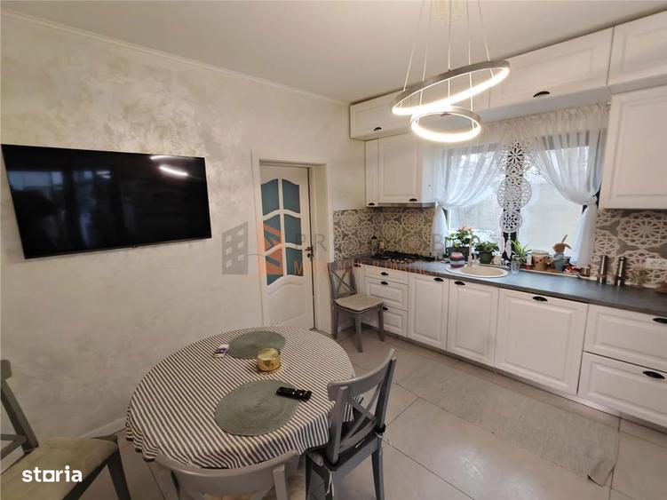 Casă cu 6 camere decomandat cu Canalizare în Micro 5
