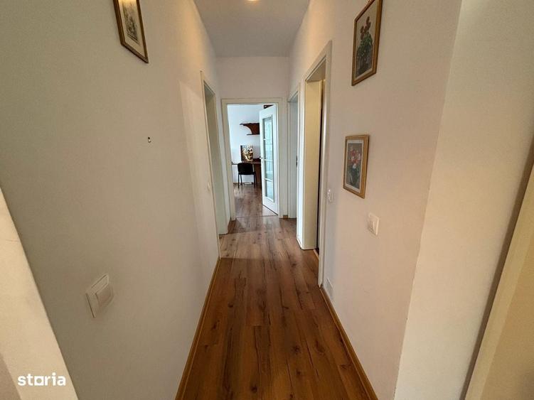 Apartament cu 3 camere decomandat în Europa