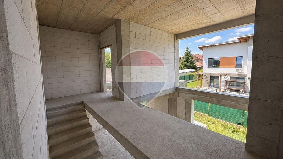 Casă individuală cu 5 camere cu Teren 420 Mp în Corbeanca
