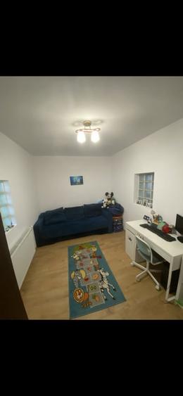 Casă cu 6 camere cu Teren 220 Mp în Central