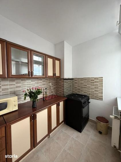 Apartament cu 4 camere semidecomandat în Central