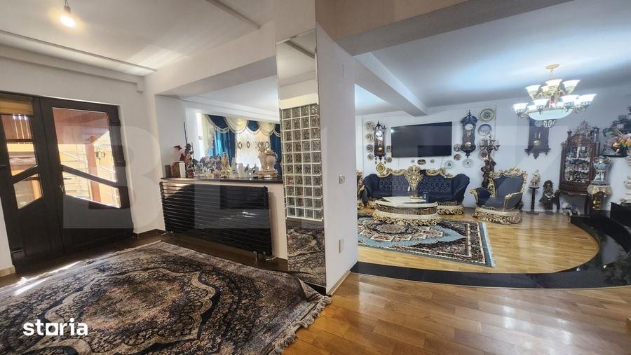 Casă cu 7 camere cu Teren 292 Mp în Central