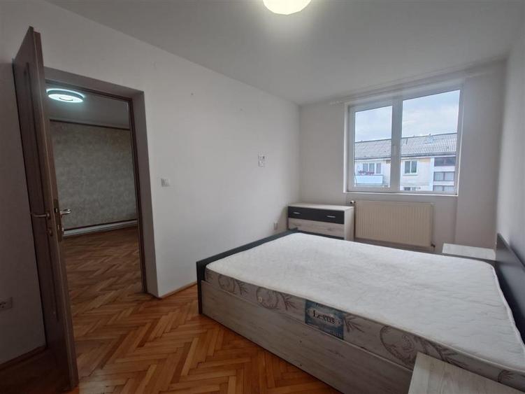 Apartament cu 3 camere decomandat, mobilat în Central