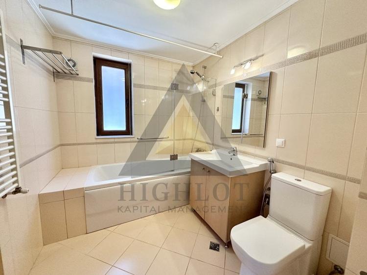 Duplex cu 6 camere cu Piscina în Iancu Nicolae