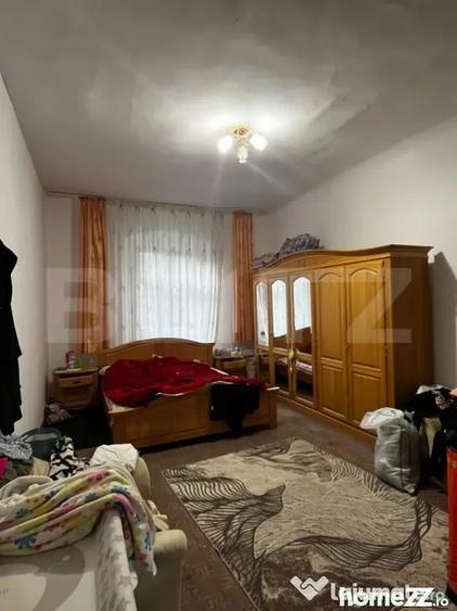 Apartament cu 4 camere semidecomandat în Central