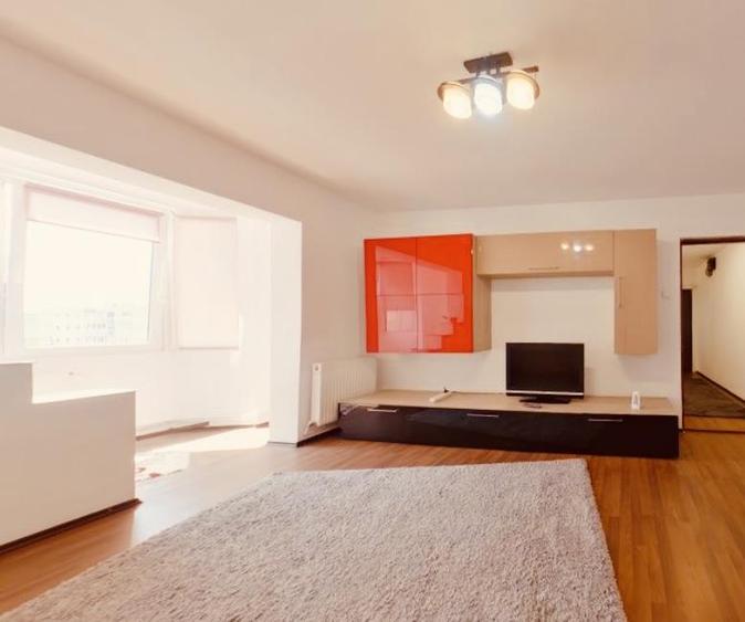 Apartament cu 3 camere decomandat, mobilat în Bartolomeu
