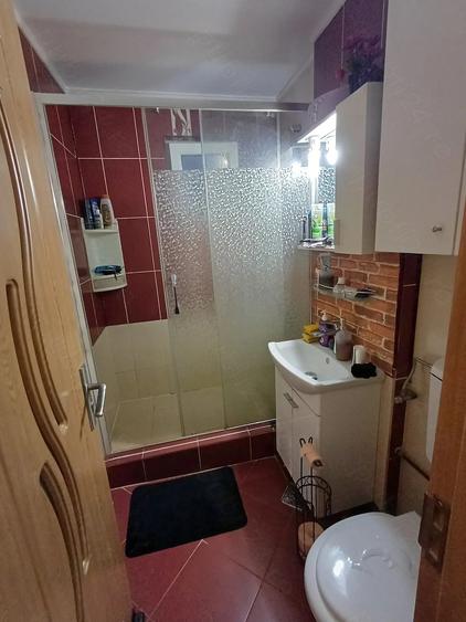 Apartament cu 3 camere semidecomandat în Dâmbu Pietros