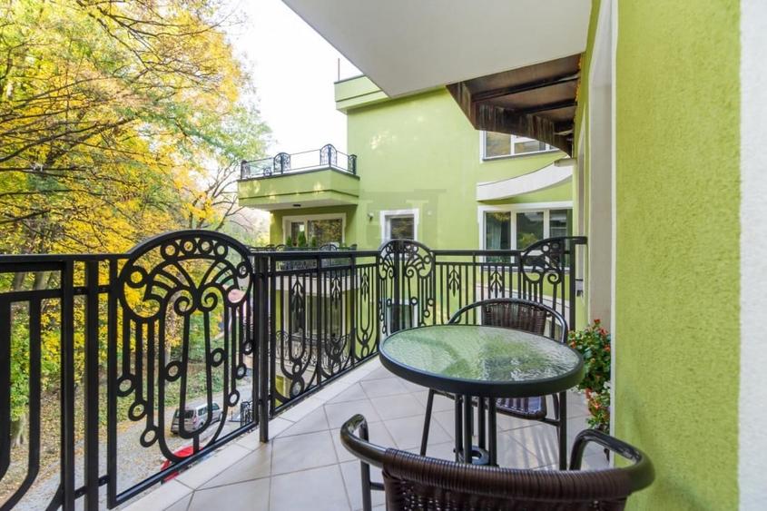 Apartament cu 2 camere semidecomandat, mobilat în Central