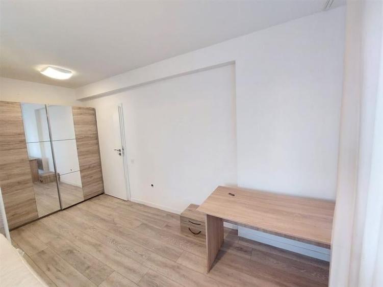 Apartament cu 3 camere semidecomandat, mobilat în Florești