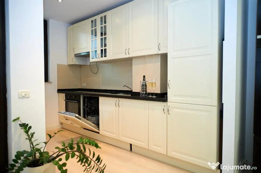Apartament cu 2 camere semidecomandat, mobilat în Nord