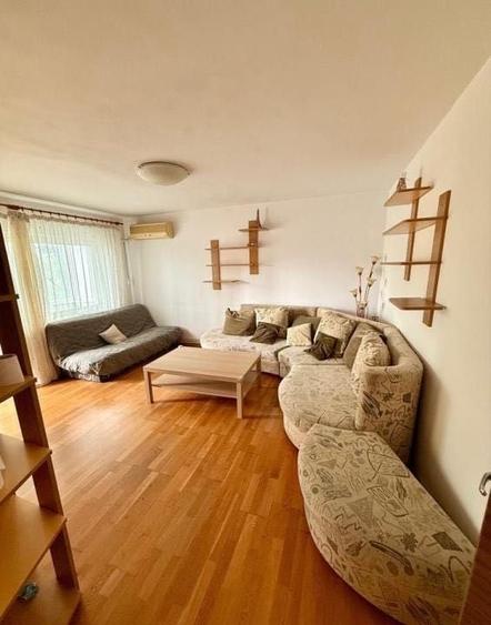 Apartament cu 3 camere decomandat în Păcii