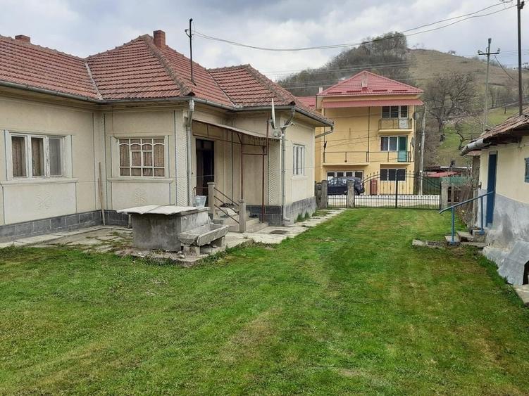 Casă cu 3 camere în Cristolț