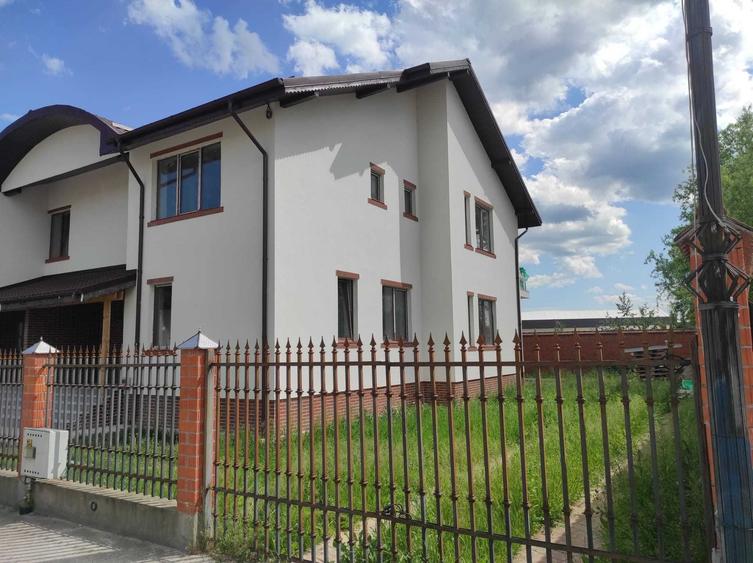 Casă cu 4 camere cu Teren 400 Mp în Exterior Vest