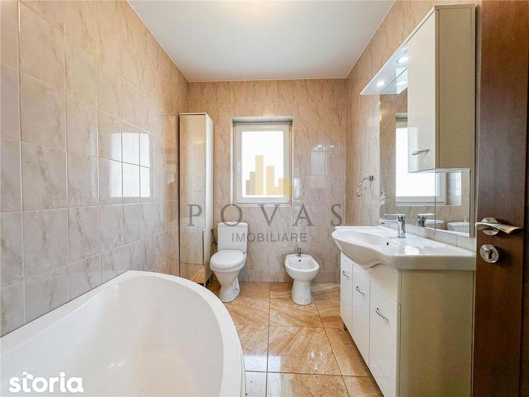 Casă cu 6 camere semidecomandat cu Teren 390 Mp în Tunari