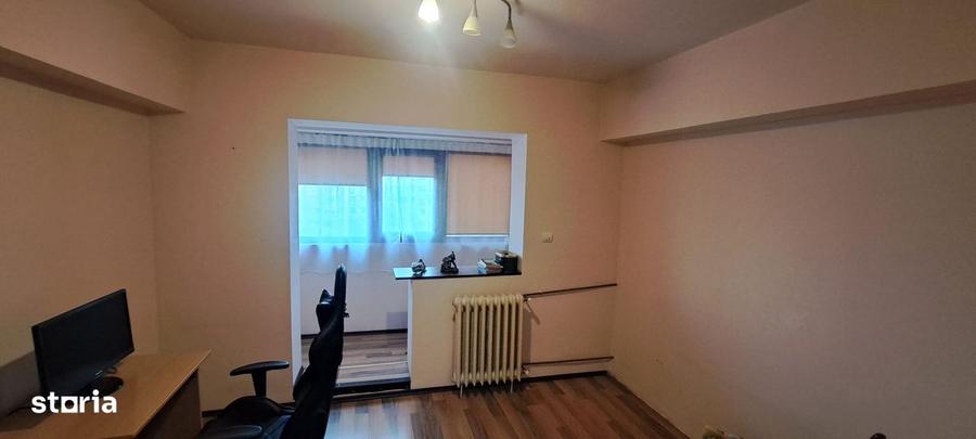 Apartament cu 4 camere, mobilat în Apărătorii Patriei