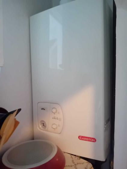 Apartament cu 3 camere semidecomandat în Dărmănești