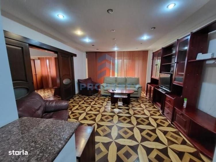 Apartament cu 3 camere semidecomandat în P-ța Muncii