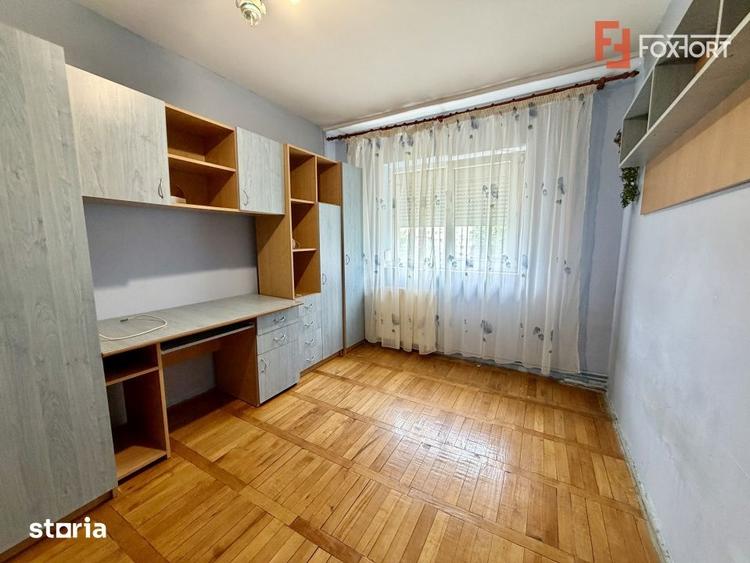 Apartament cu 3 camere decomandat, mobilat în Aradului