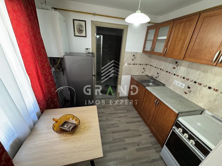 Apartament cu 2 camere semidecomandat, mobilat în Central