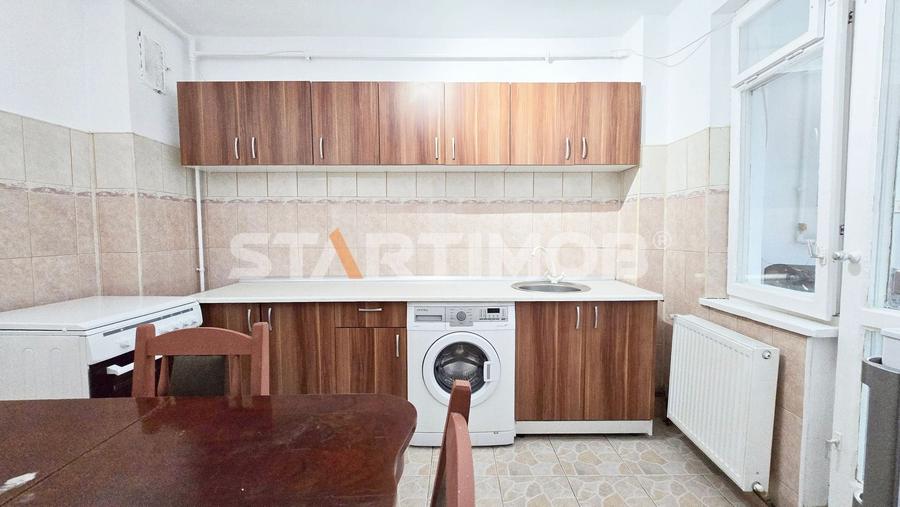 Apartament cu 3 camere decomandat, mobilat în Vlahuță